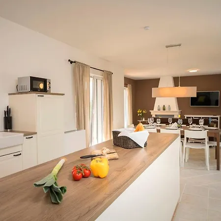 Hvaretta فيلة ستاري غراد