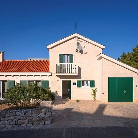 Villa Hvaretta