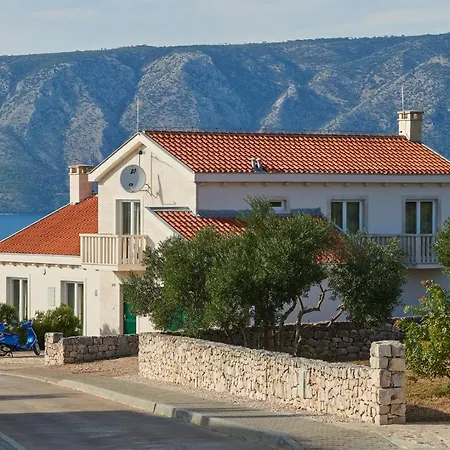 Hvaretta ستاري غراد