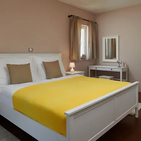 Hvaretta ستاري غراد