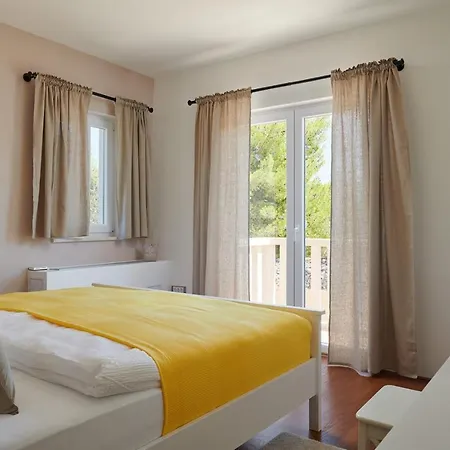 Hvaretta ستاري غراد