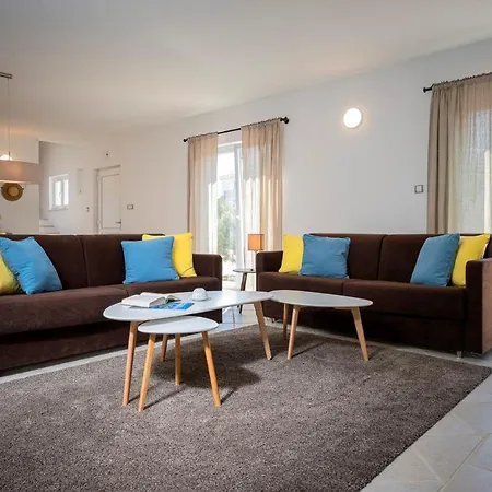 Hvaretta فيلة ستاري غراد