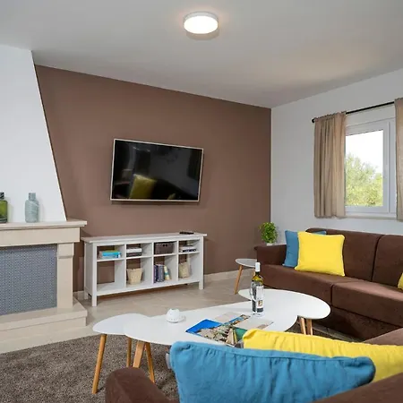 Hvaretta فيلة ستاري غراد