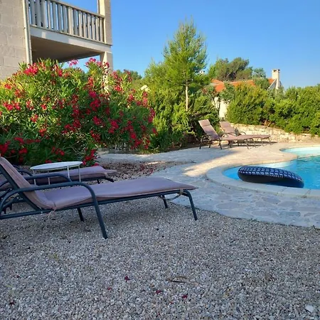 Hvaretta * ستاري غراد