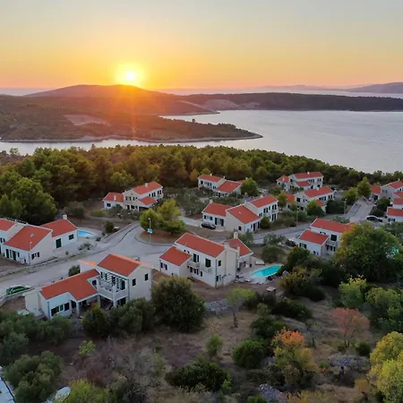 Hvaretta Villa *