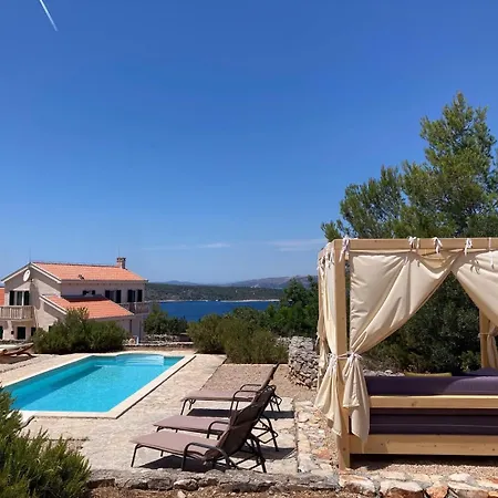 Villa Hvaretta With Private Pools